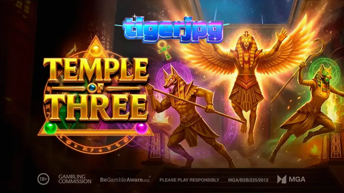 Tampilan antarmuka slot Temple of Three pada perangkat mobile dengan latar belakang kuil Mesir.